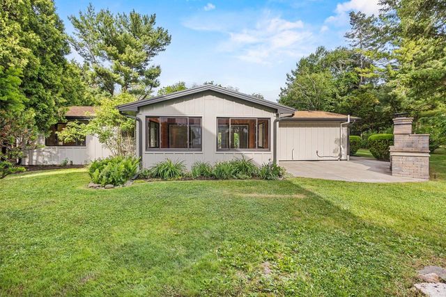 986 Indian Hills ROAD, Fontana, WI 53125