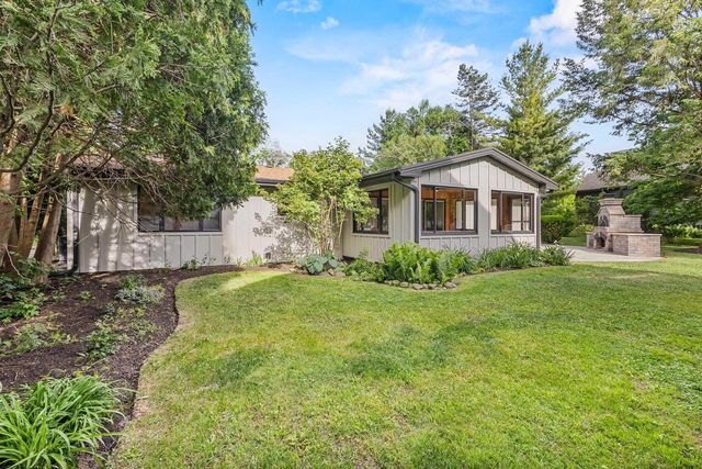 986 Indian Hills ROAD, Fontana, WI 53125