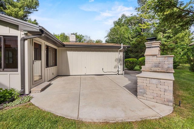 986 Indian Hills ROAD, Fontana, WI 53125