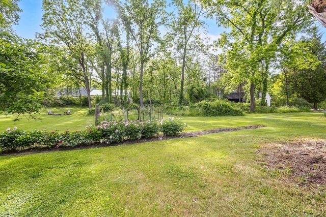 986 Indian Hills ROAD, Fontana, WI 53125