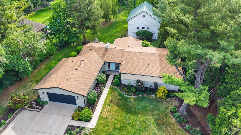 986 Indian Hills ROAD, Fontana, WI 53125