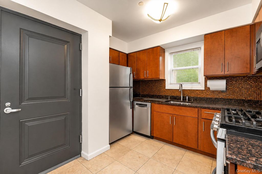 40-38 194th Street 1/A, Flushing, NY 11358 — photo 2