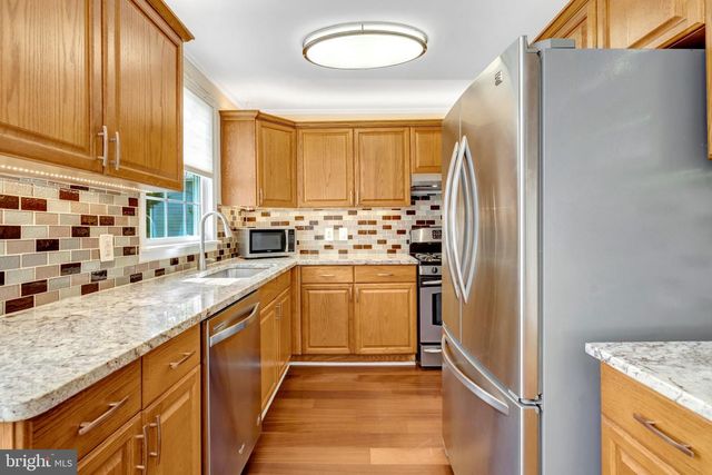 4029 WOODLAND DR, Fairfax, VA 22030
