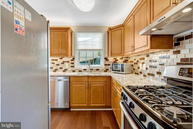 4029 WOODLAND DR, Fairfax, VA 22030