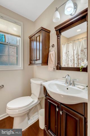 4029 WOODLAND DR, Fairfax, VA 22030