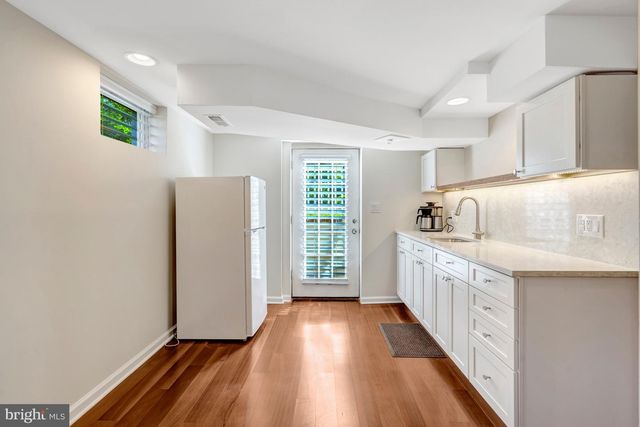4029 WOODLAND DR, Fairfax, VA 22030