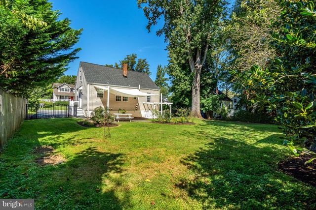 4029 WOODLAND DR, Fairfax, VA 22030