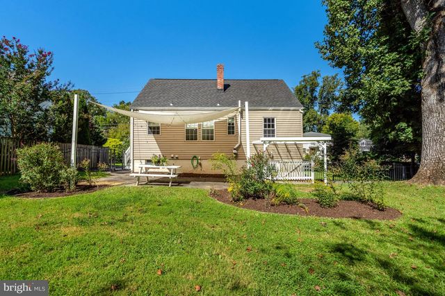 4029 WOODLAND DR, Fairfax, VA 22030
