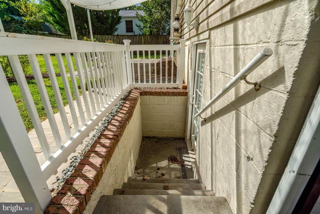 4029 WOODLAND DR, Fairfax, VA 22030