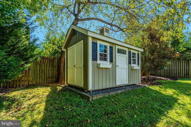 4029 WOODLAND DR, Fairfax, VA 22030