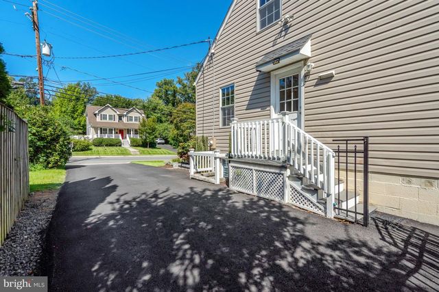 4029 WOODLAND DR, Fairfax, VA 22030