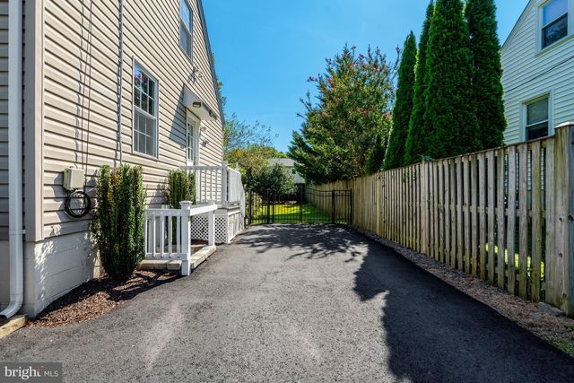 4029 WOODLAND DR, Fairfax, VA 22030