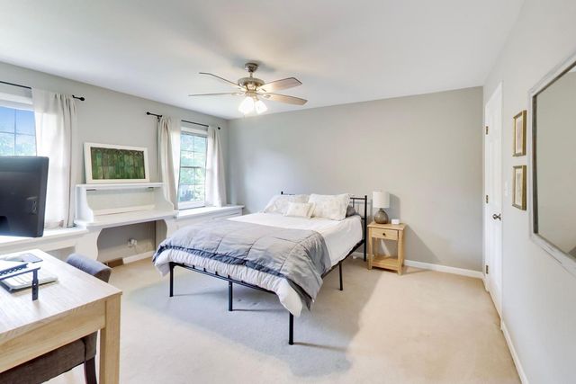 925 Hidden Lake Road, Naperville, IL 60565