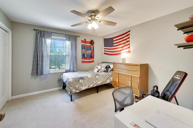 925 Hidden Lake Road, Naperville, IL 60565