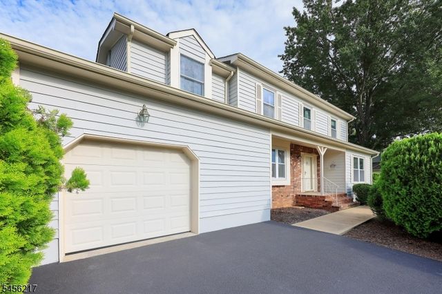 65 Dunedain St, Hillsborough Twp., NJ 08844