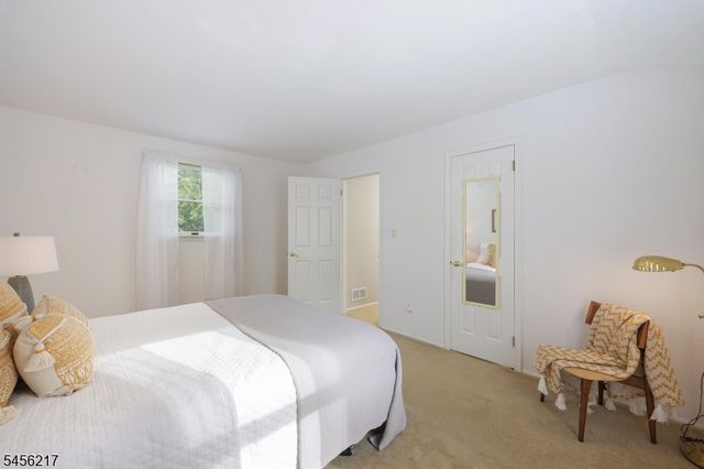 65 Dunedain St, Hillsborough Twp., NJ 08844