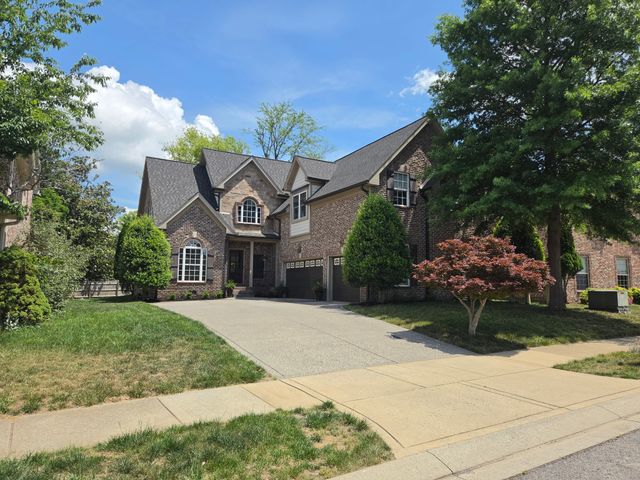 121 Ruland Cir, Hendersonville, TN 37075