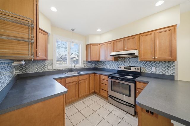 19 Lebanon St, Quincy, MA 02169