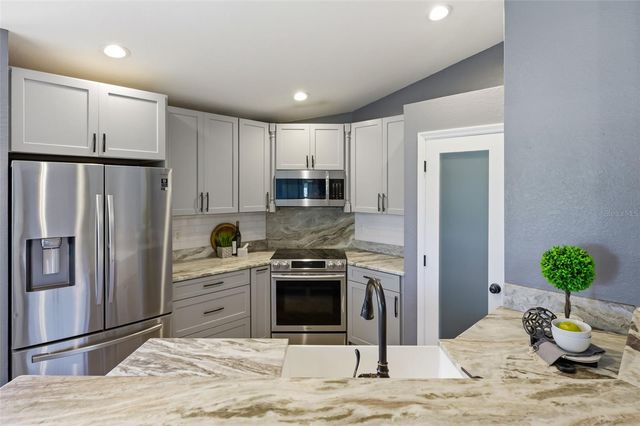 11013 LAUREL BROOK COURT, Riverview, FL 33569