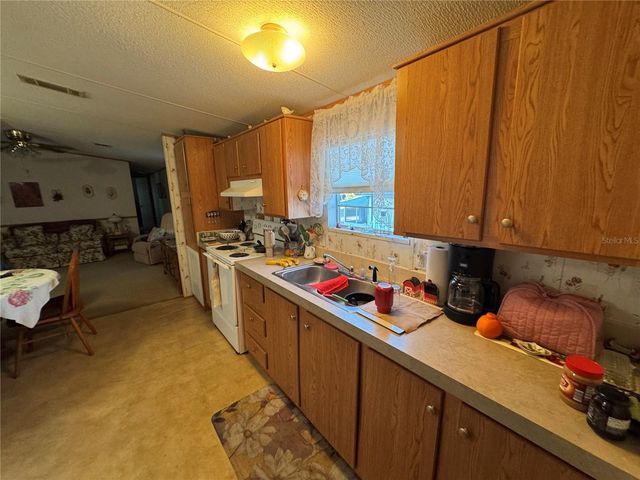 320 E 8TH STREET, Frostproof, FL 33843