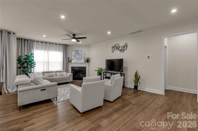 17010 Dogwood Creek Lane, Charlotte, NC 28278