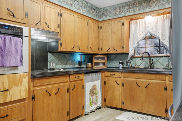 1707 N Maple Street, Sallisaw, OK 74955