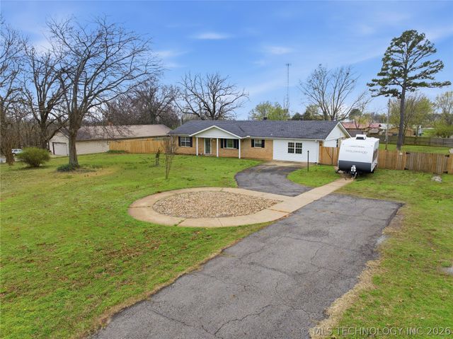 1707 N Maple Street, Sallisaw, OK 74955