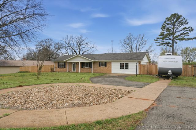 1707 N Maple Street, Sallisaw, OK 74955