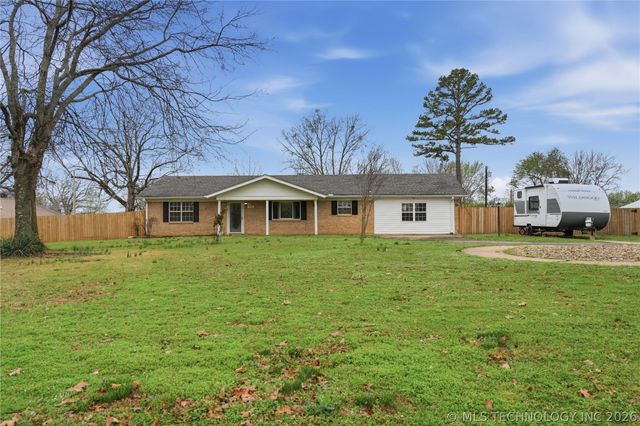 1707 N Maple Street, Sallisaw, OK 74955