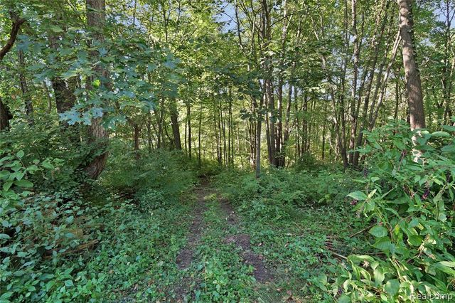 3738 Winterwood Drive, Howell, MI 48843