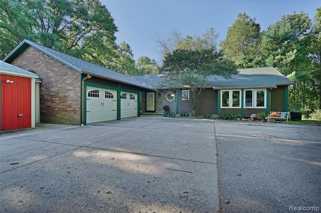 3738 Winterwood Drive, Howell, MI 48843