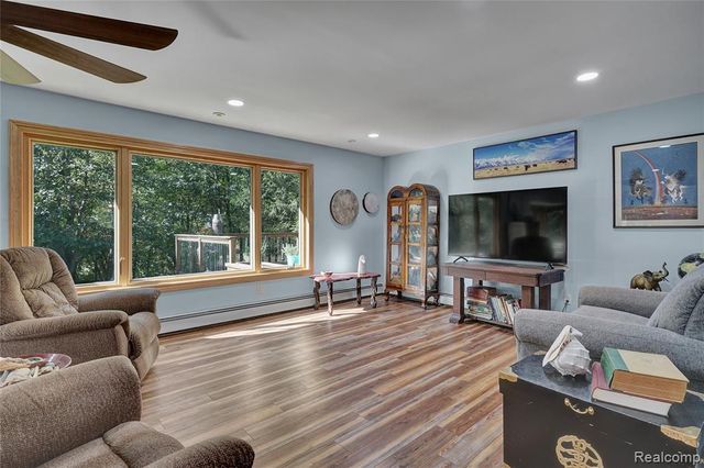 3738 Winterwood Drive, Howell, MI 48843
