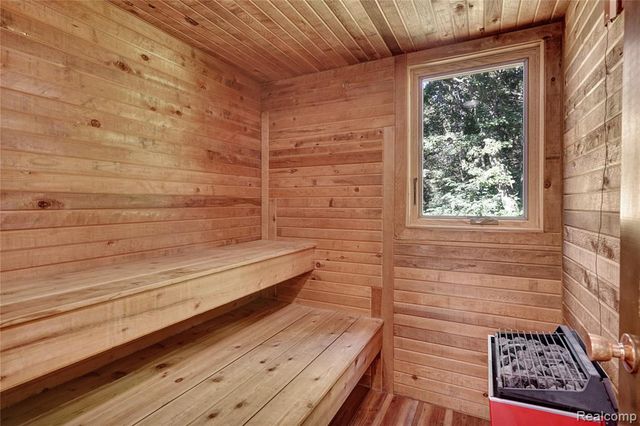 3738 Winterwood Drive, Howell, MI 48843
