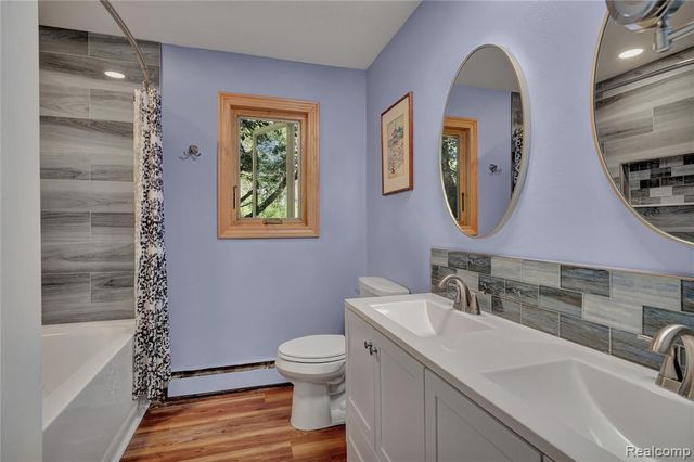 3738 Winterwood Drive, Howell, MI 48843