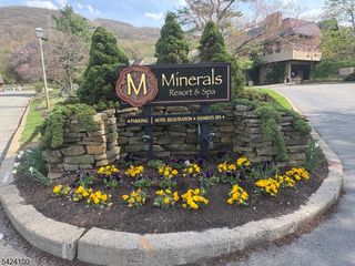 2 Chamonix Dr 213, Vernon Twp., NJ 07462