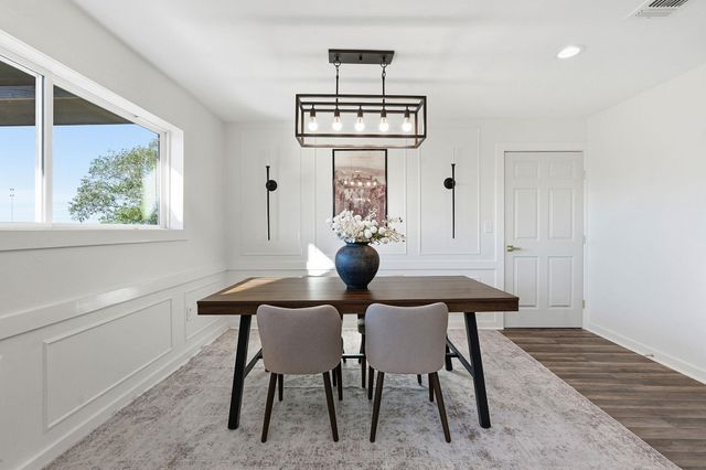 105 Willow DR, Flatonia, TX 78941