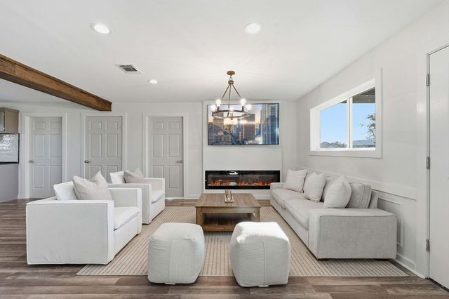 105 Willow DR, Flatonia, TX 78941