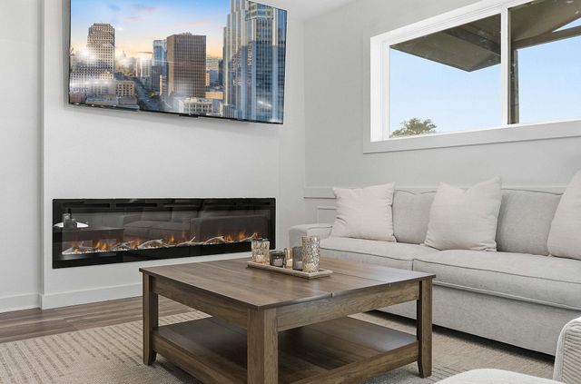 105 Willow DR, Flatonia, TX 78941