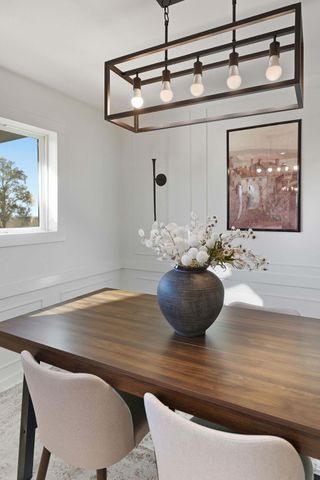 105 Willow DR, Flatonia, TX 78941