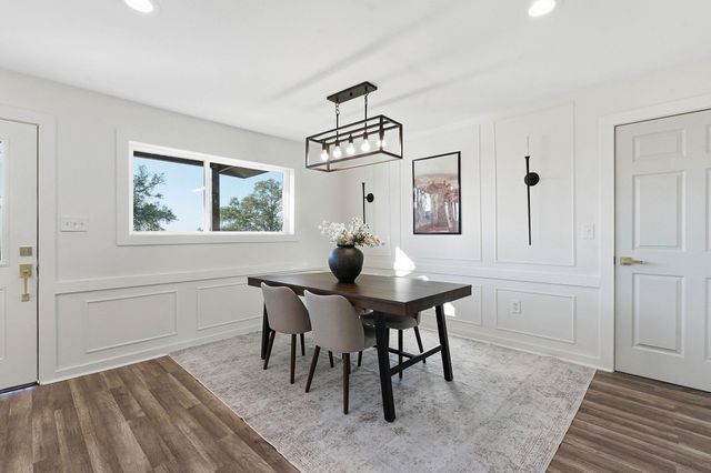 105 Willow DR, Flatonia, TX 78941