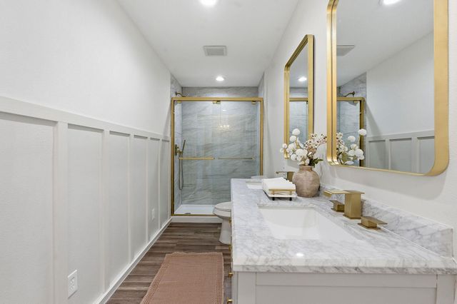 105 Willow DR, Flatonia, TX 78941