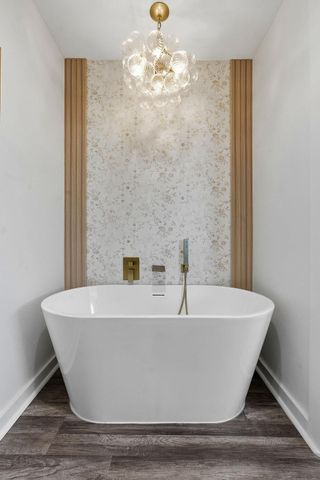 105 Willow DR, Flatonia, TX 78941