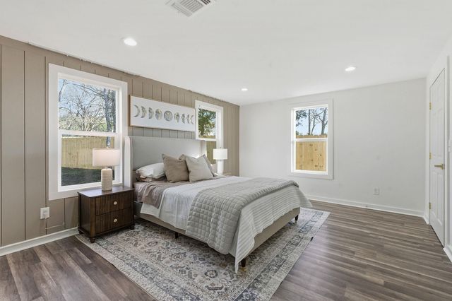 105 Willow DR, Flatonia, TX 78941