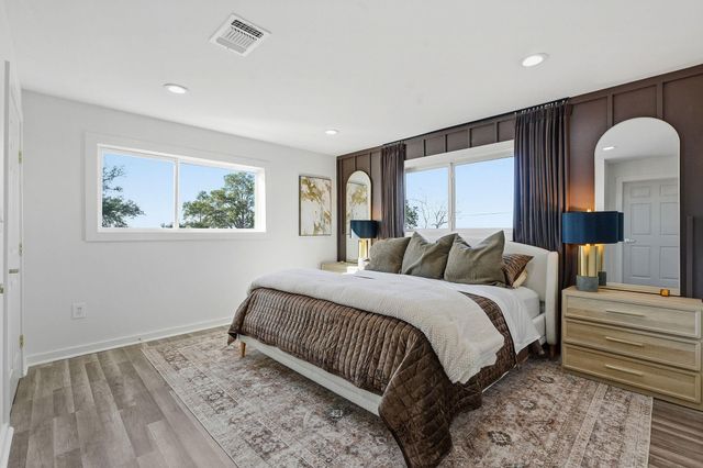 105 Willow DR, Flatonia, TX 78941