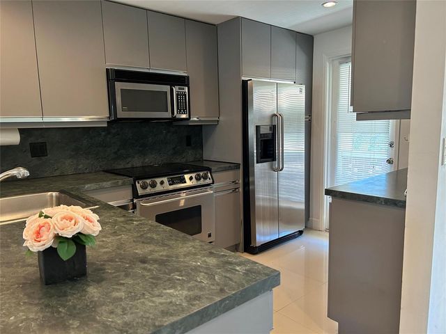 2800 NE 14th St Causeway 207, Pompano Beach, FL 33062