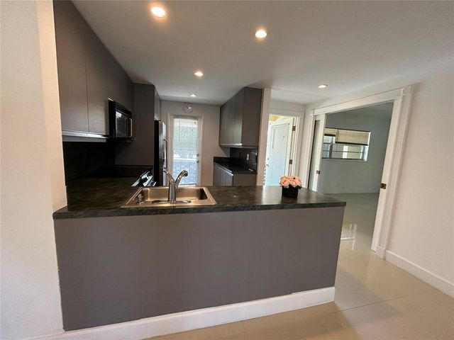 2800 NE 14th St Causeway 207, Pompano Beach, FL 33062