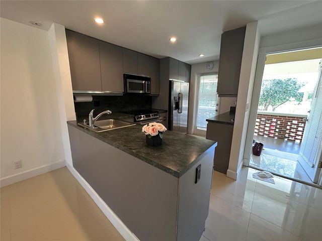 2800 NE 14th St Causeway 207, Pompano Beach, FL 33062