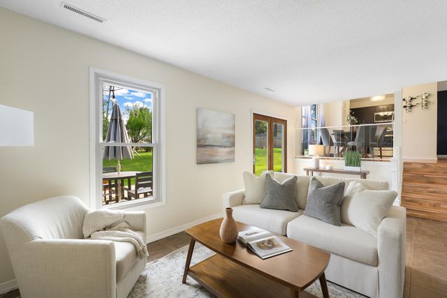 8607 Shiloh Court, Eden Prairie, MN 55347