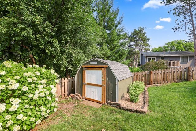 8607 Shiloh Court, Eden Prairie, MN 55347