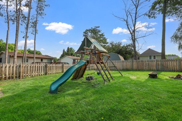 8607 Shiloh Court, Eden Prairie, MN 55347